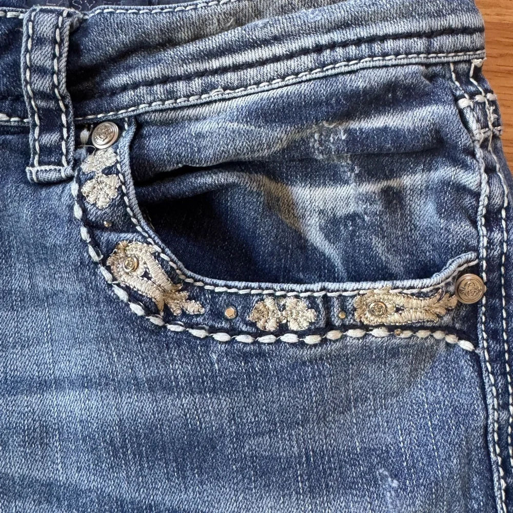 Grace In LA Embellished Jeans 32 Cowgirl Rhinestone Gold Embroidered Hearts EUC - Picture 9 of 11